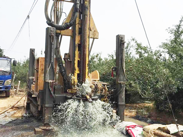 农场井钻井现场