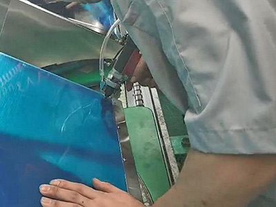 容声电器油烟机铆接案...