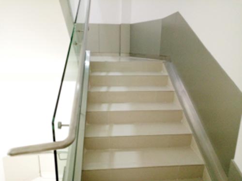 银行钢楼梯房屋安全鉴...