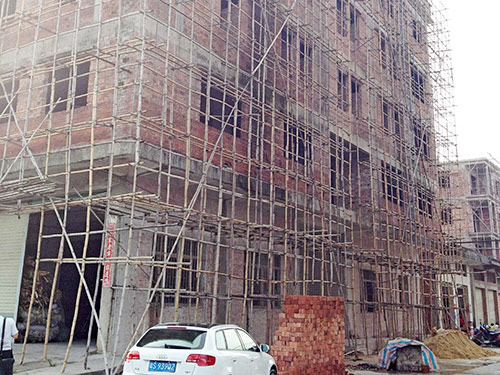 黄灿荣综合楼房屋纠偏...