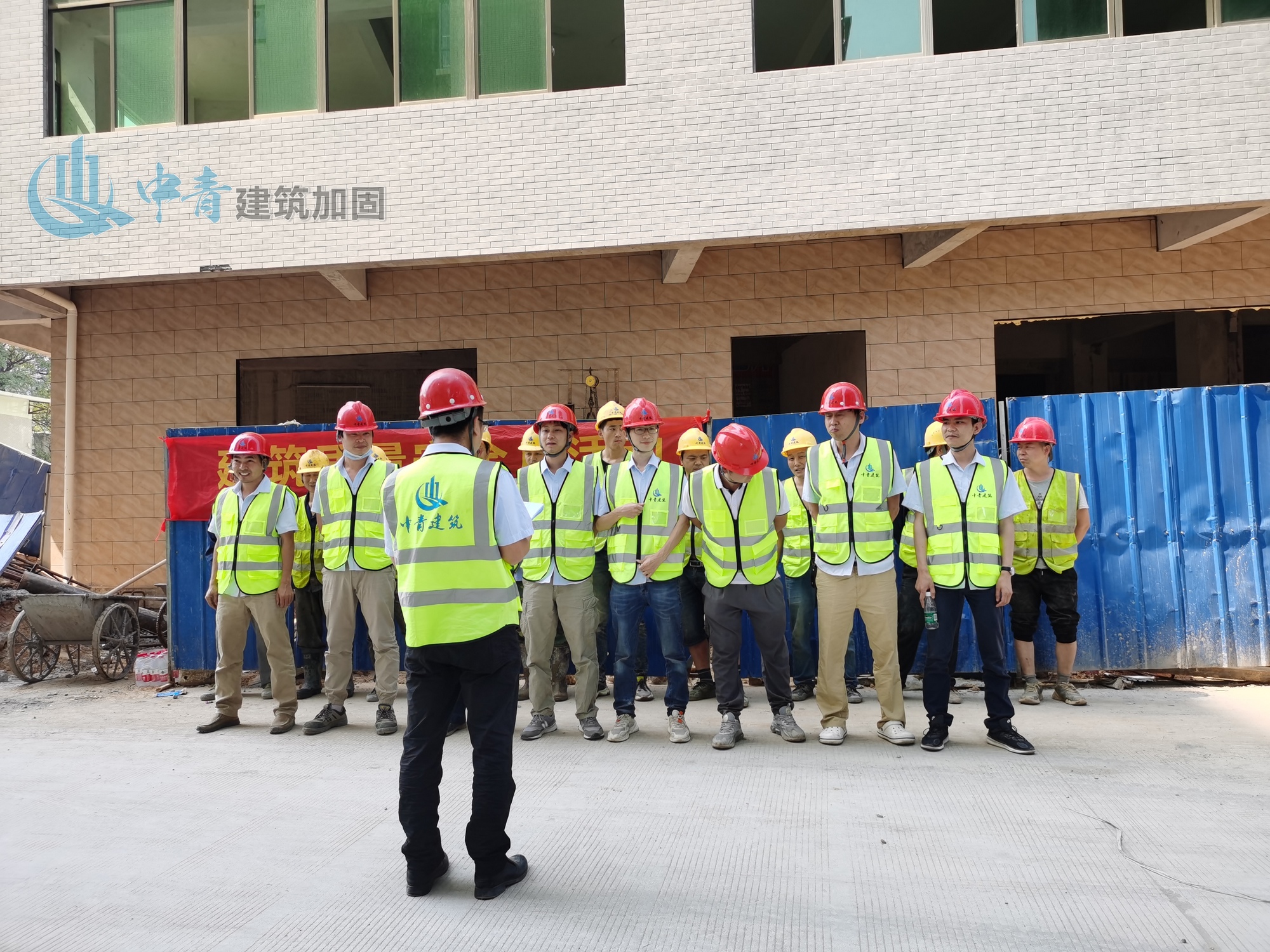 中青建筑加固采用顶升纠偏技术成功将楼歪歪“改斜归正”