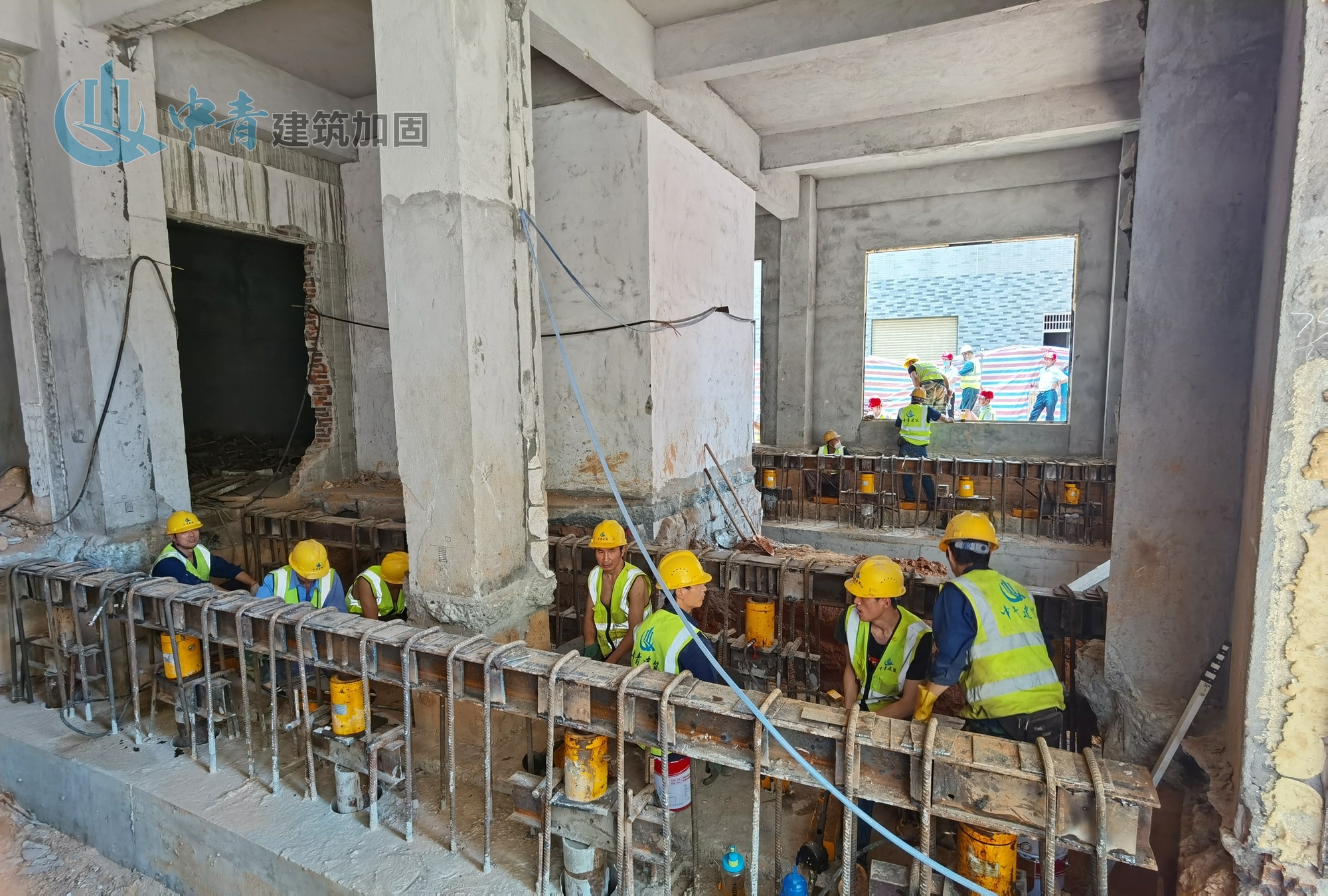 中青建筑加固采用顶升纠偏技术成功将楼歪歪“改斜归正”