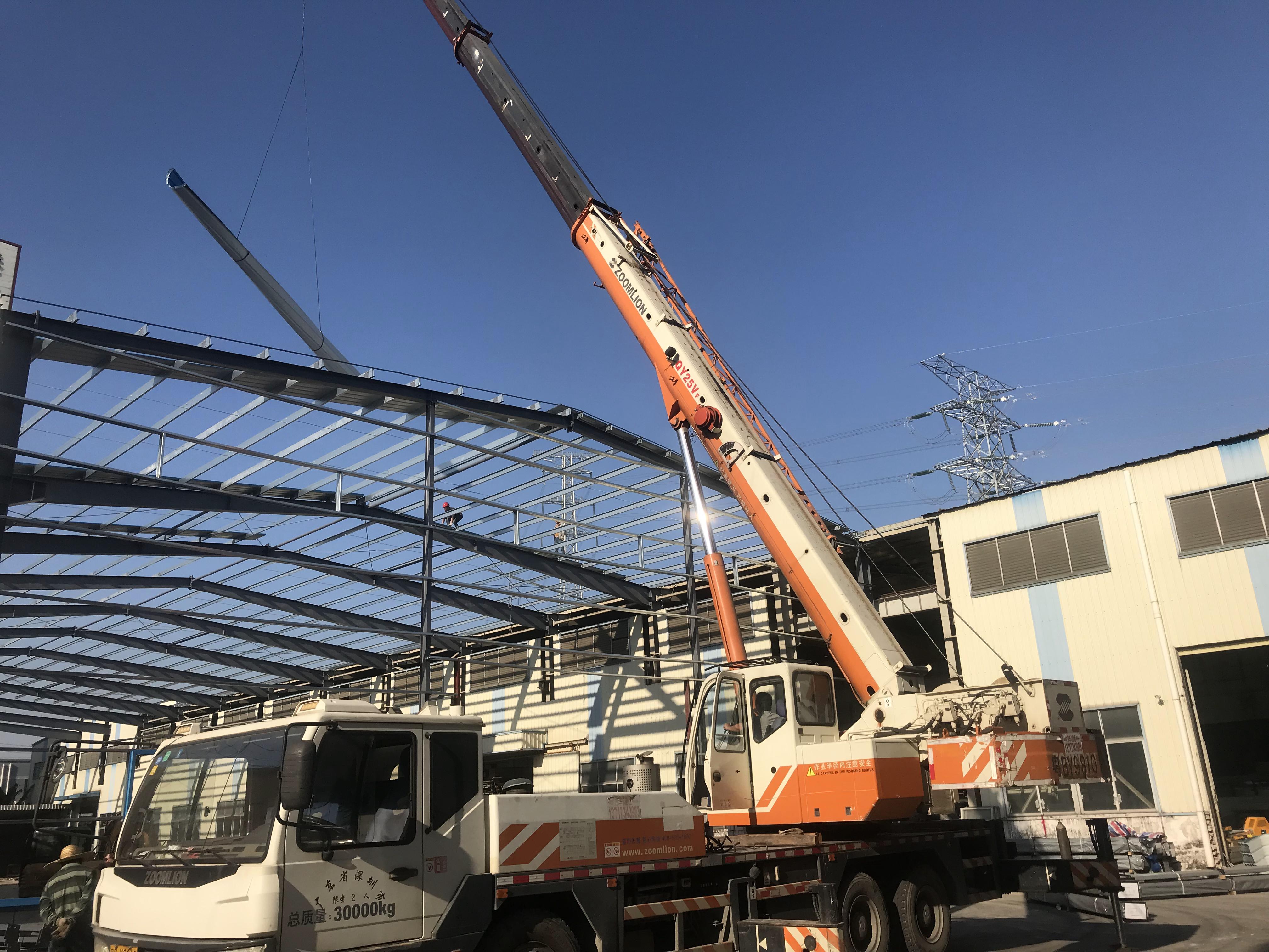 钢结构厂房屋面吊装现...