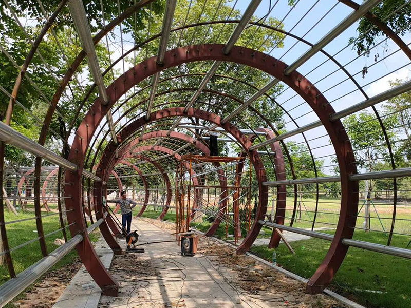 市政圆弧形连廊钢结构...