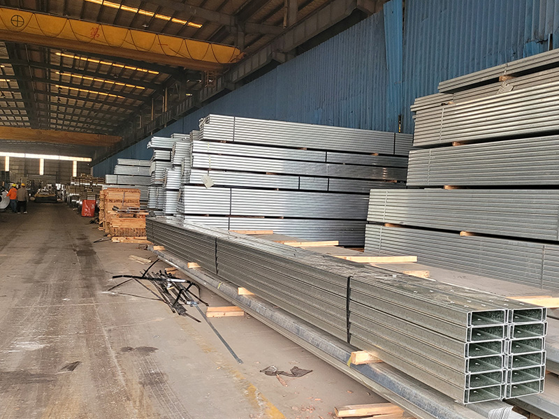 镀锌材料生产车间