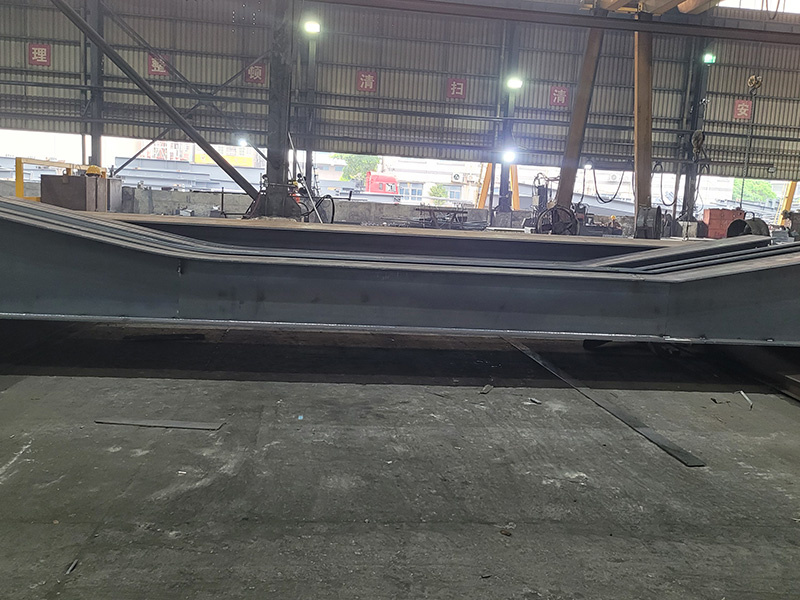 钢结构异性构件焊制车...