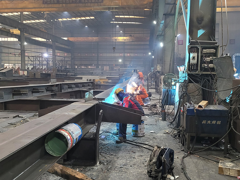 钢结构异性构件焊制车...