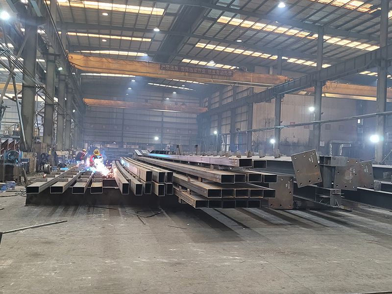 钢结构型材制作焊接车...