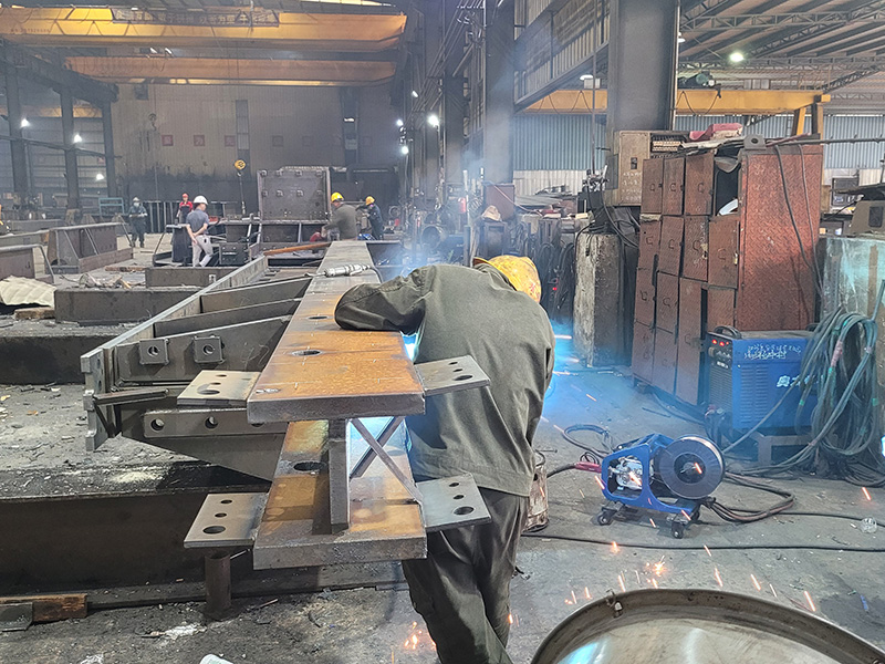 钢结构异性构件焊制车...