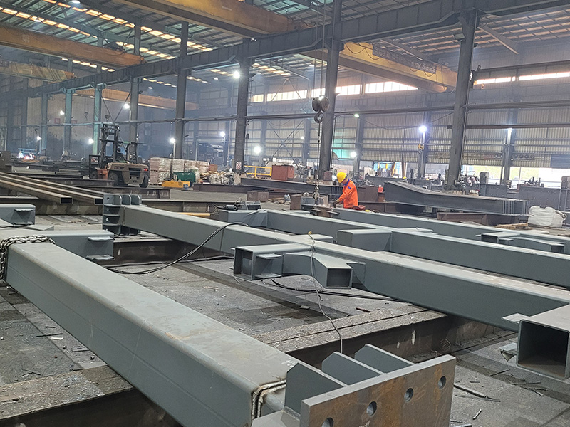 钢结构型材制作焊接车...