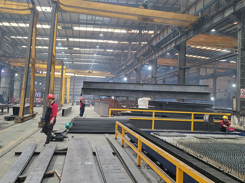 钢结构型材制作焊接车...