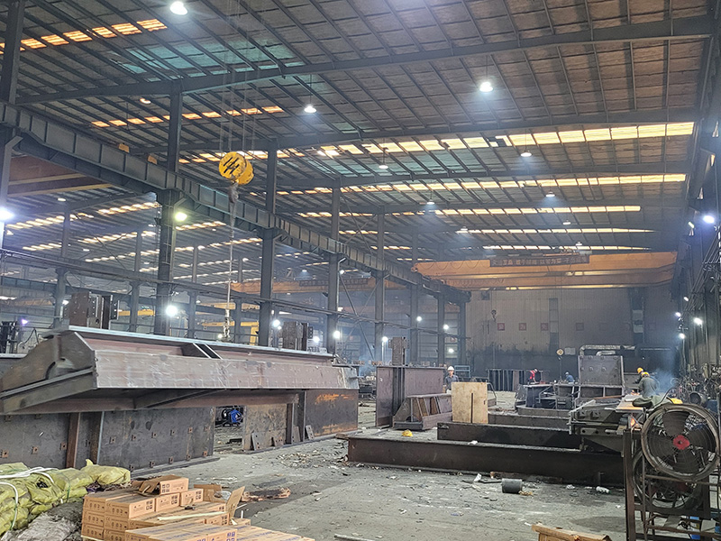 钢结构型材制作焊接车...