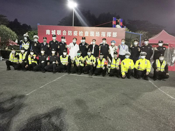 执勤现场合照