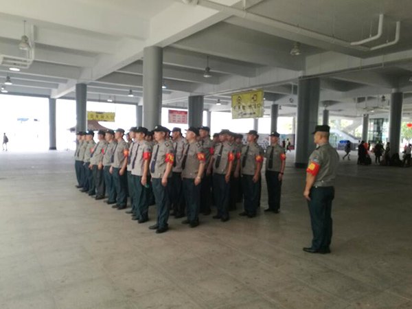 火车东站执勤现场