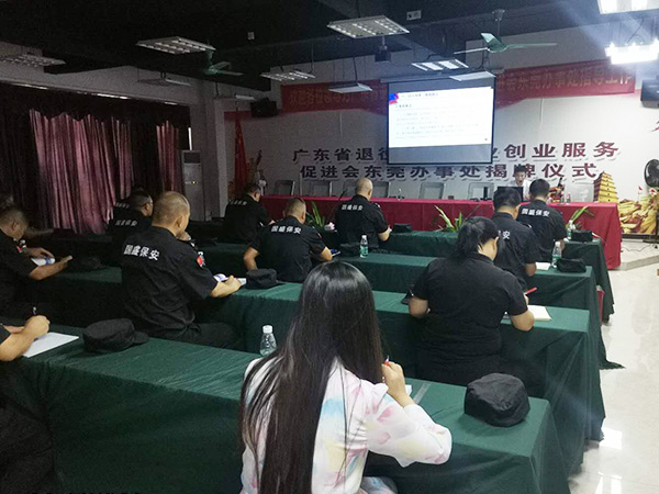 我司队员消防培训课