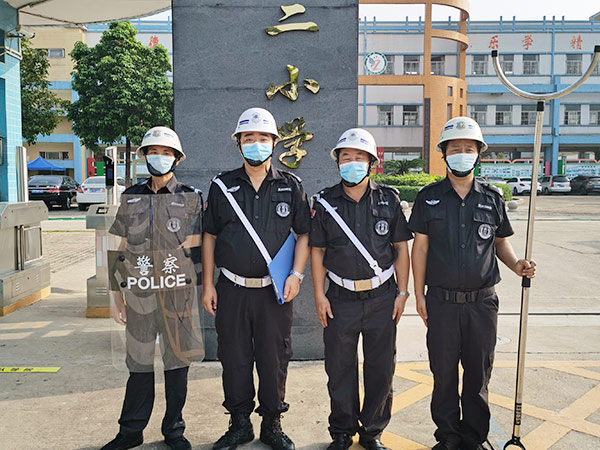 常平镇第二小学执勤