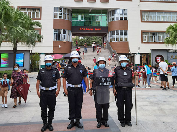 常平镇第一小学执勤