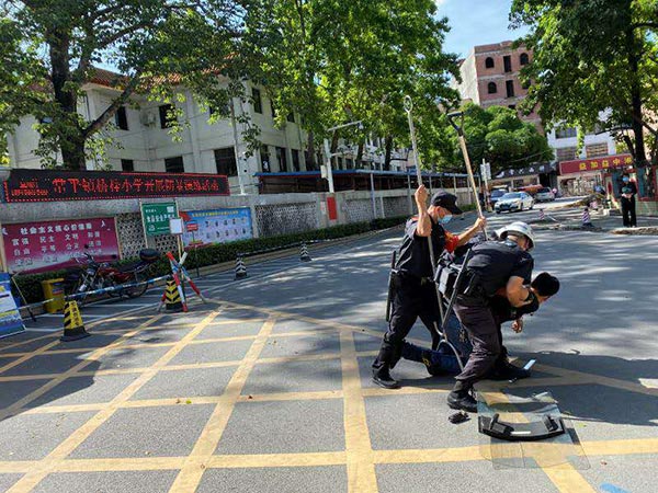 常平镇桥梓小学反恐演...
