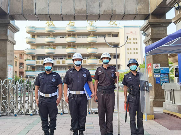 常平镇板石小学执勤