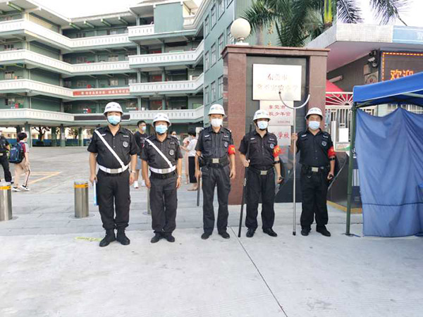 常平镇中心小学执勤