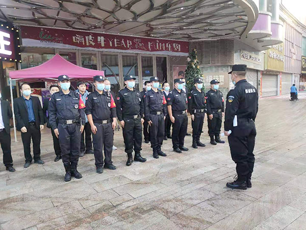 百花时代广场执勤