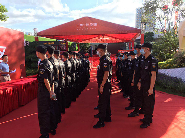 十畝芳华里执勤照片