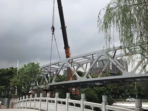 钢结构天桥吊装