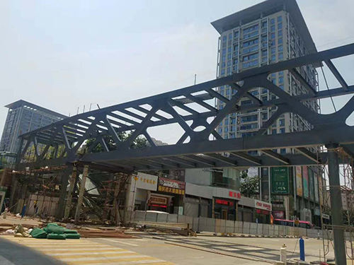 人行钢结构天桥竣工