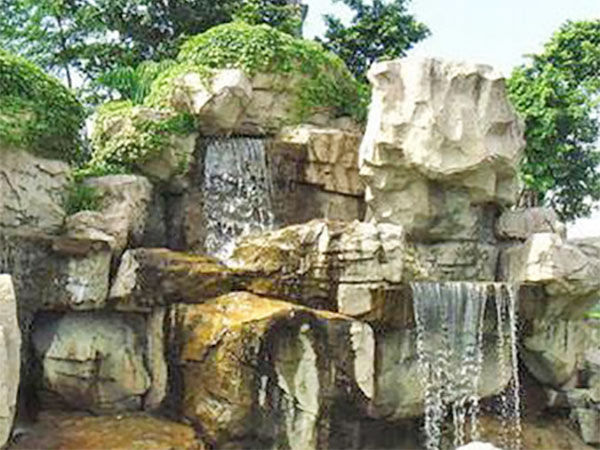 庭院鱼池假山
