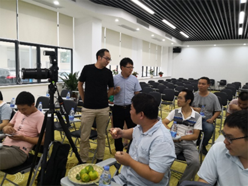 月度嘉奖员工现场