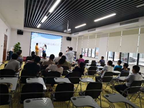 月度嘉奖员工现场