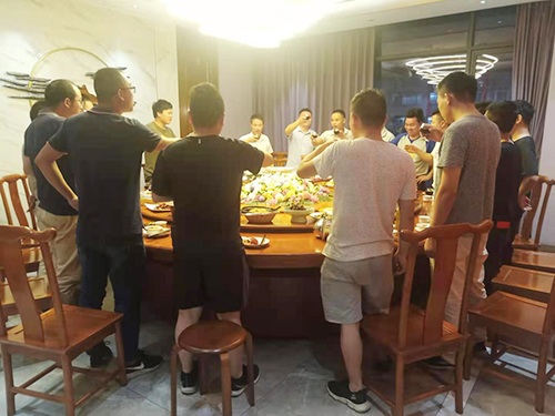 员工聚餐