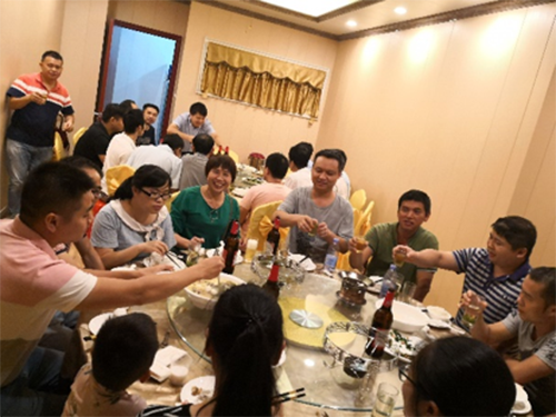 员工聚餐