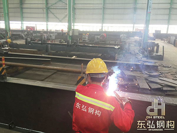 焊工部生产车间