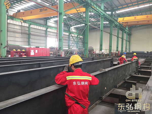 焊工部生产车间