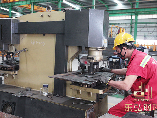 双冲头液压冲床