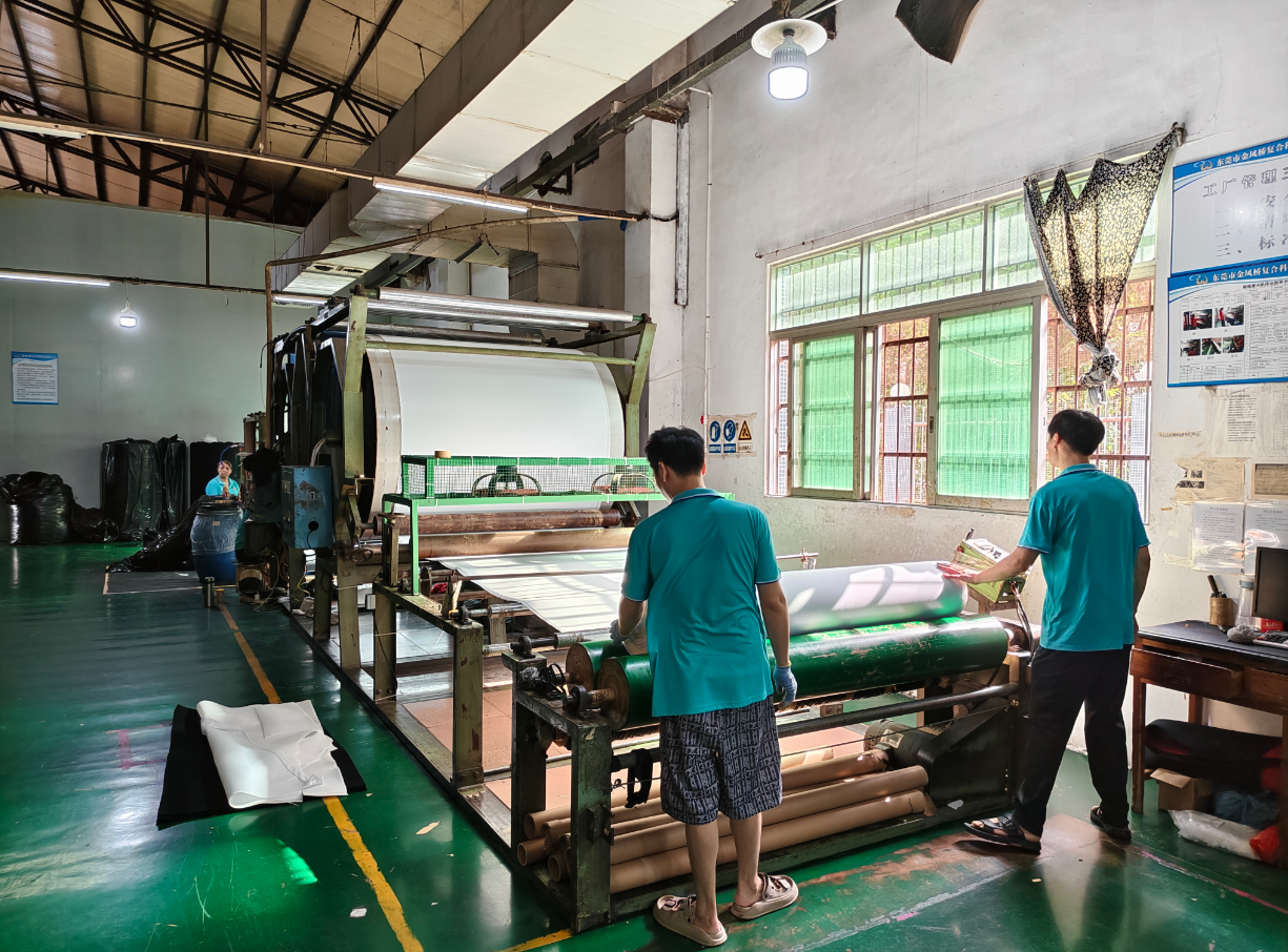 海绵复合面料在汽车内饰中的应用与加工要点-金凤桥复合厂