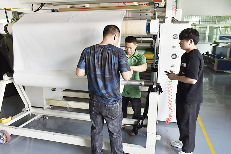 如今内卷严重的市场，您该如何选择布料贴合加工厂呢？-金凤桥复合