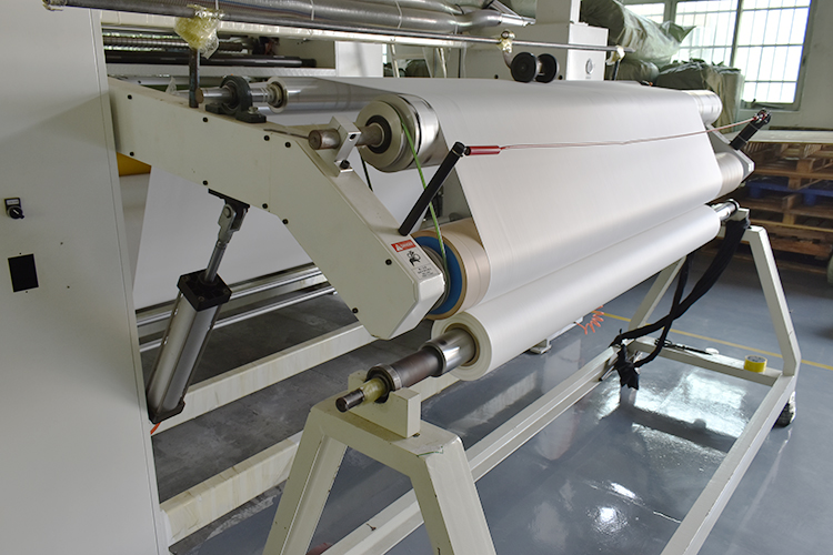 如今内卷严重的市场，您该如何选择布料贴合加工厂呢？-金凤桥复合