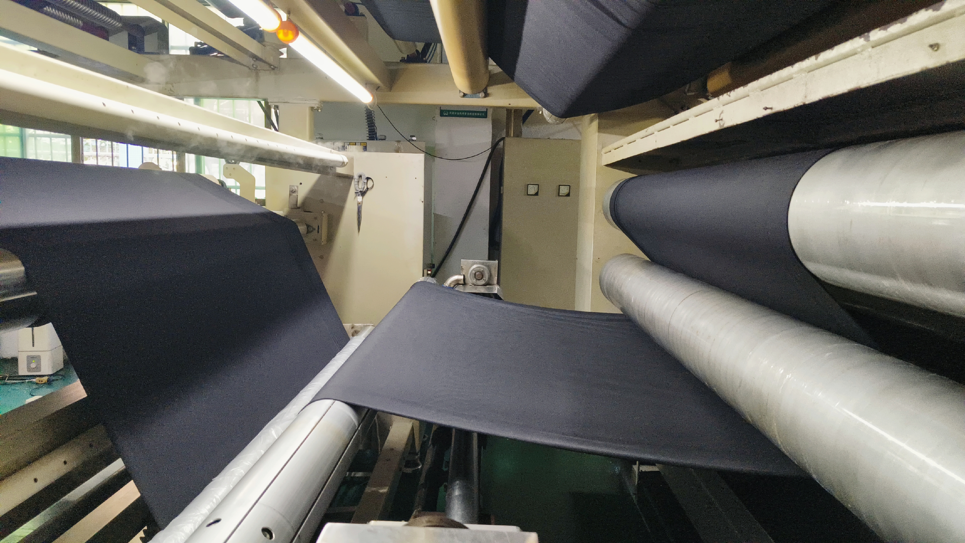 ​服装面料复合加工耐水洗是什么样的工艺？-金凤桥复合厂家