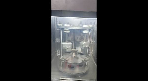 臭氧老化试验箱试机中