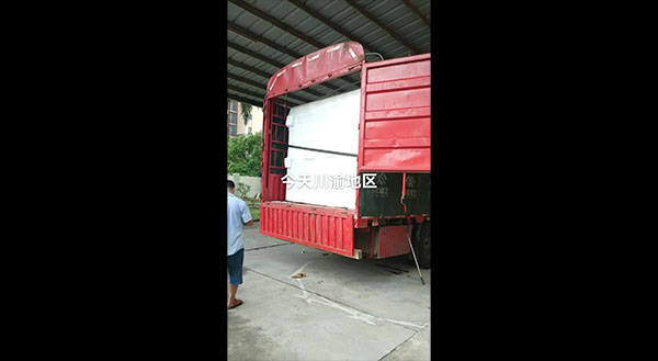 恒温恒湿试验箱整车发...