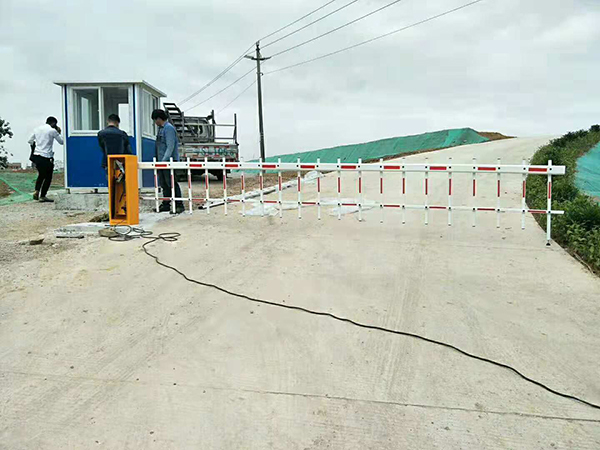 深圳坪山两套电动栅栏...