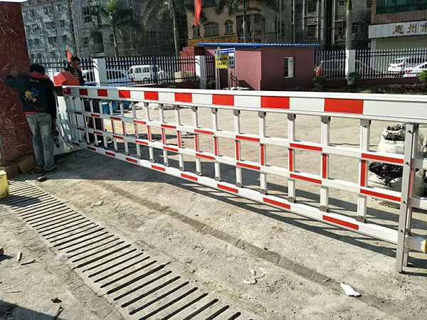 东莞长安空降闸安装案...