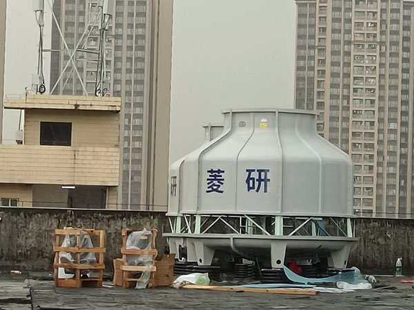 100T开放式玻璃钢冷却水塔塑胶厂配套使用