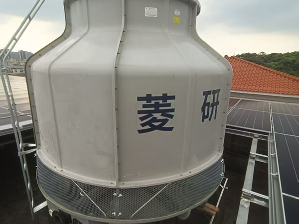 100T圆形冷却塔配上不锈钢水箱使用，完美搭配