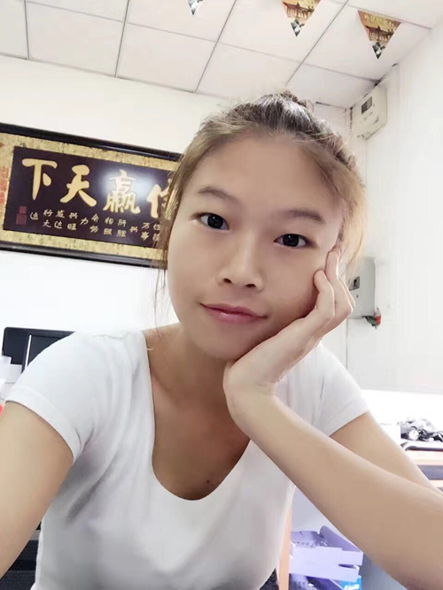 螺丝行业漂亮美女的一...