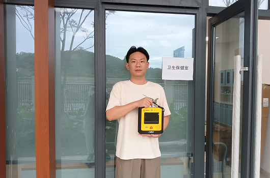 开学季,东莞九中配置AED,校园AED筑牢生命安全防线