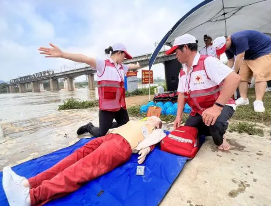 溺水者上岸后如何进行...