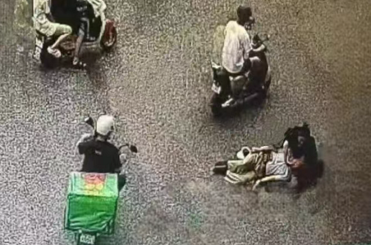 弘扬救死扶伤精神！老...